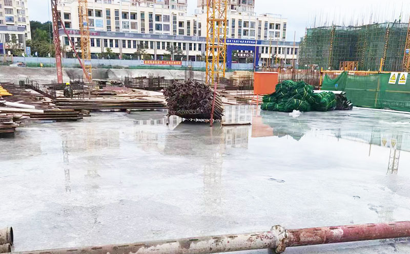 海南海馨家園使用科洛無(wú)機(jī)納米抗裂減滲劑現(xiàn)場(chǎng)