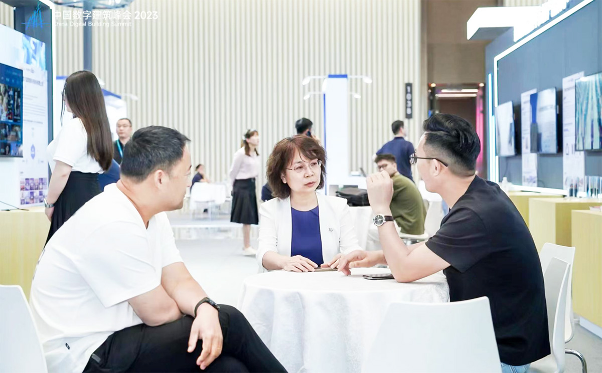 科洛防水創始人楊飛與科洛防水西安孫總交談中