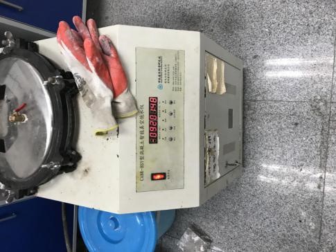 圖1-34 試件在真空容器內作真空處理